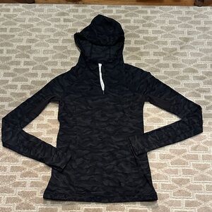 Lululemon Water Bound Hoodie Sz 4 EEUC Sequoia Camo Deep Coal Black